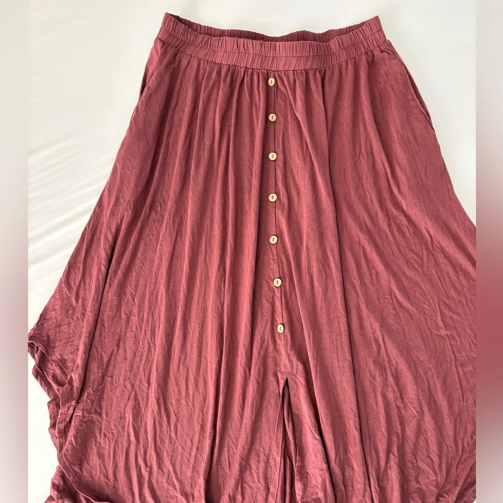 EUC Sozy - Gwendolyn Midi Skirt in Deep Berry - Picture 7 of 9
